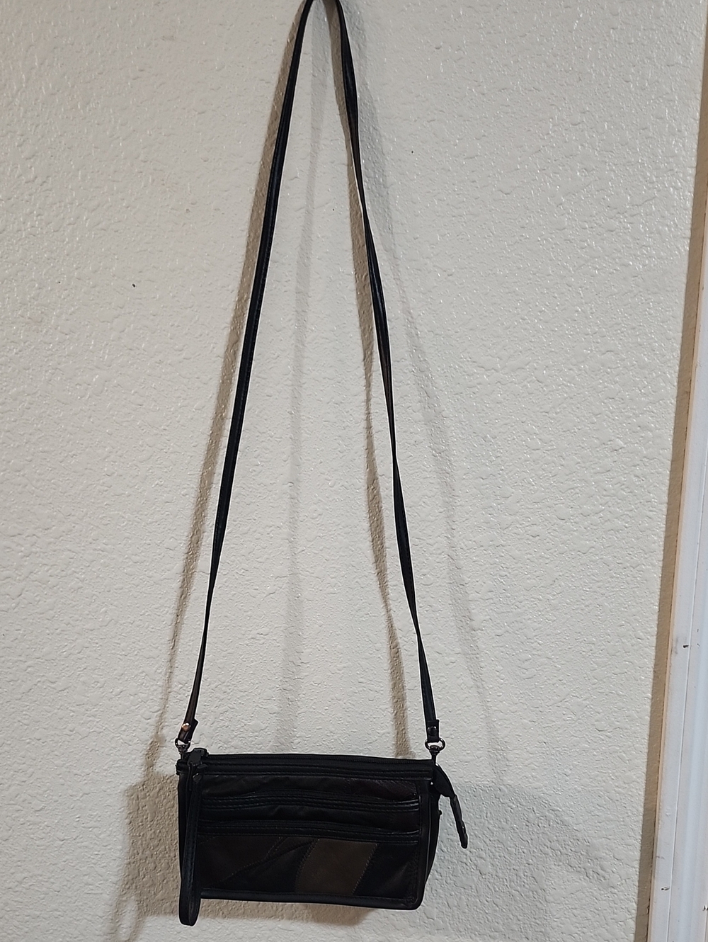Classic Black Crossbody Shoulder Bag - Brand Unknown